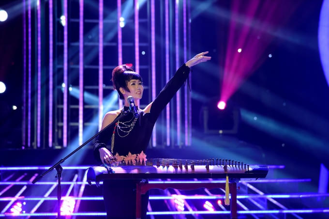 Tập 4 Gương mặt th&acirc;n quen: Bạch C&ocirc;ng Khanh chiến thắng v&igrave; &aacute;c hơn phi&ecirc;n bản gốc Ho&agrave;i Linh