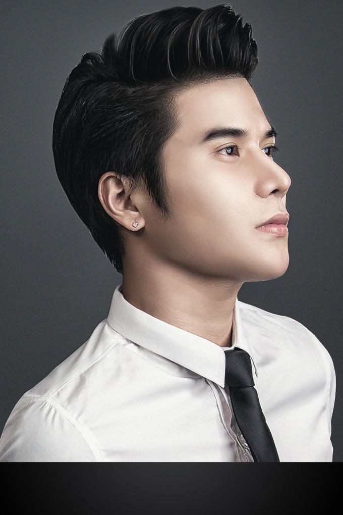 Nam thần Hồng K&ocirc;ng Trịnh Kh&ocirc;i Vĩ tiếp tục đốn tim fan với vẻ trầm tư