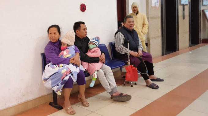 Hà Nội: Cháy ở chung cư trên đường Nguyễn Phong Sắc làm nhiều người hoảng loạn