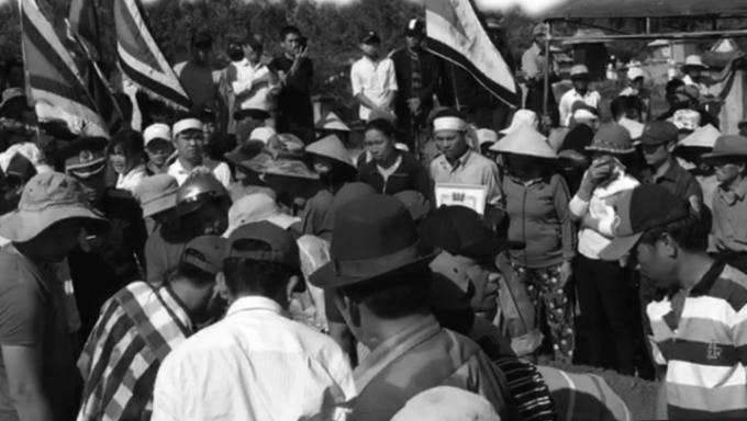 Hàng ngàn người dân đưa hiệp sĩ Thôi về nơi an nghỉ cuối cùng vào sáng ngày 16/5.