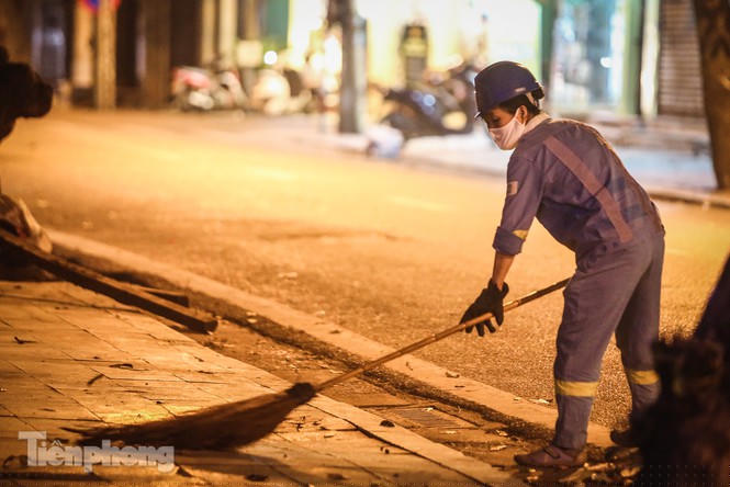 Lặng lẽ mưu sinh giữa chợ, ven hồ trong kỳ nghỉ lễ - ảnh 13