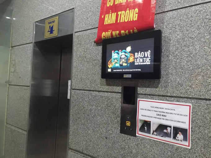 Thang máy có 4 chiếc nhưng 2 chiếc hỏng, không hoạt động nhiều tháng nay khiến việc đi lại của người dân gặp khó khăn.