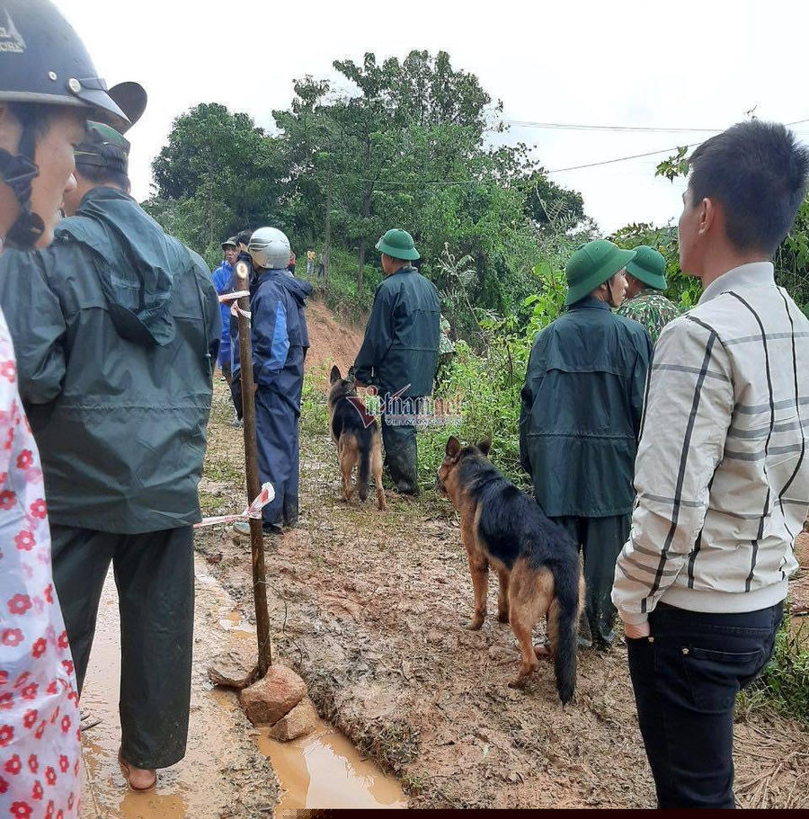 Sạt lở kinh hoàng, vùi lấp 22 cán bộ chiến sỹ ở Quảng Trị