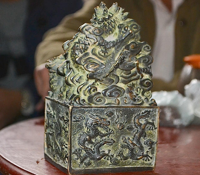 Ngắm vật lạ nghi là ngọc tỷ của vua chúa thời xưa