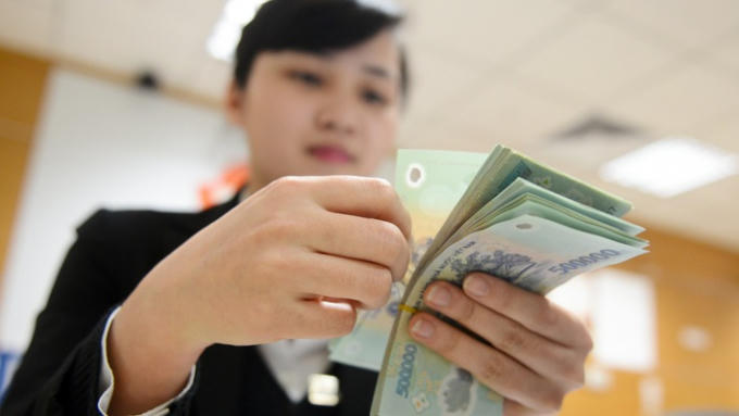 Tính toán một cách tương đối, các ngân hàng chỉ cần nhận 1 USD trên mỗi tài khoản khách hàng cá nhân của mình, cũng đã có thể tạo ra doanh thu hàng triệu USD mỗi năm.
