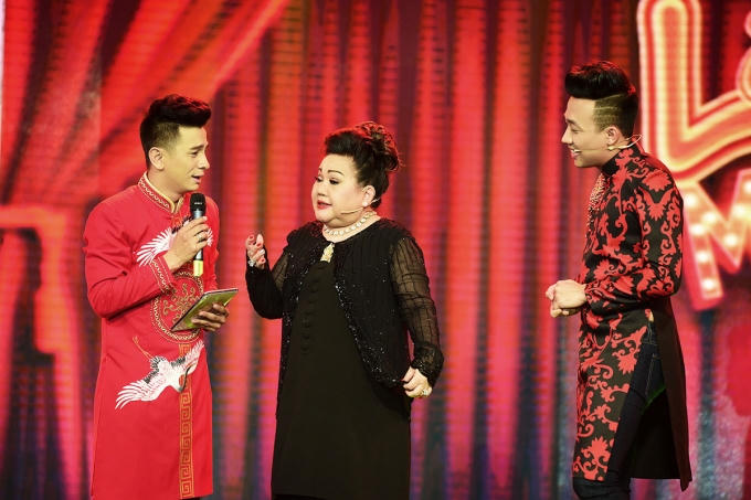 Ban giám khảo vả MC.