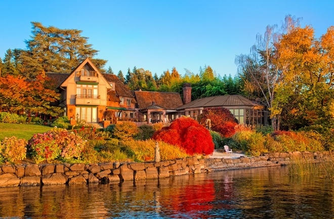 Khung cảnh m&ugrave;a thu ở Seattle, Washington, Mỹ cũng nhận được nhiều lời khen ngợi từ du kh&aacute;ch. Đ&acirc;y l&agrave; th&agrave;nh phố lớn nhất bang Washington v&agrave; v&ugrave;ng t&acirc;y bắc Th&aacute;i B&igrave;nh Dương của Mỹ.&nbsp;