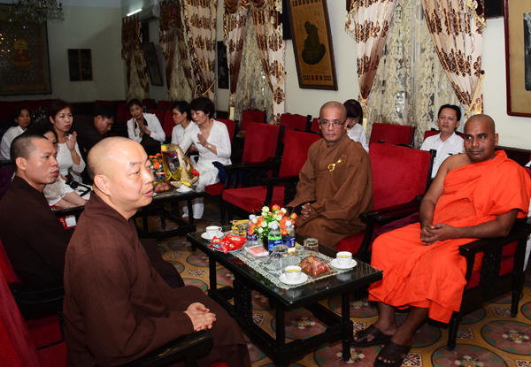 Tổng thư k&yacute; Hiệp Hội Đại Thọ Bồ Đề Ấn Độ tới thăm ch&ugrave;a Qu&aacute;n Sứ