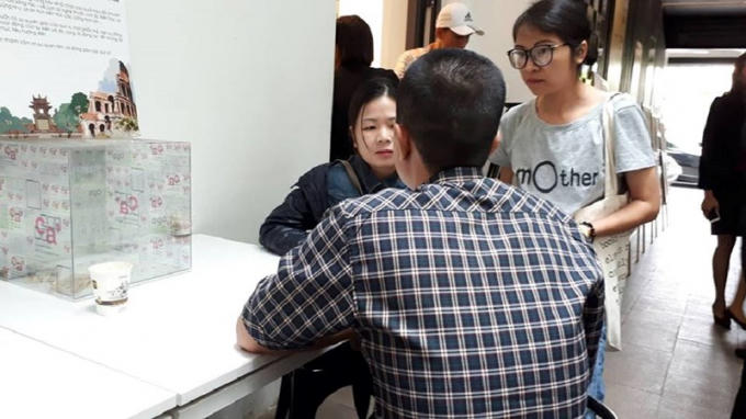 Anh NVH từng sử dụng ma túy do buồn phiền gia đình, cuộc sống chia sẻ tại hội thảo sáng 27-10. Ảnh: HÀ PHƯỢNG.