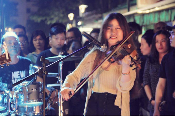 Chương trình nghệ thuật do nghệ sĩ trẻ Huế biểu diễn.