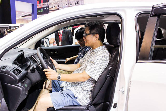 Giá xe giảm mạnh thỏa mãn sự khát thèm của người dân nhưng lại khiến nhiều đại gia ô tô lớn lo sợ, chuyển đổi kinh doanh (ảnh minh hoạ).