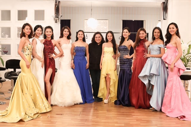 NTK Audrey Hiếu Nguyễn và các thí sinh tham dự Hoa Khôi Áo dài.