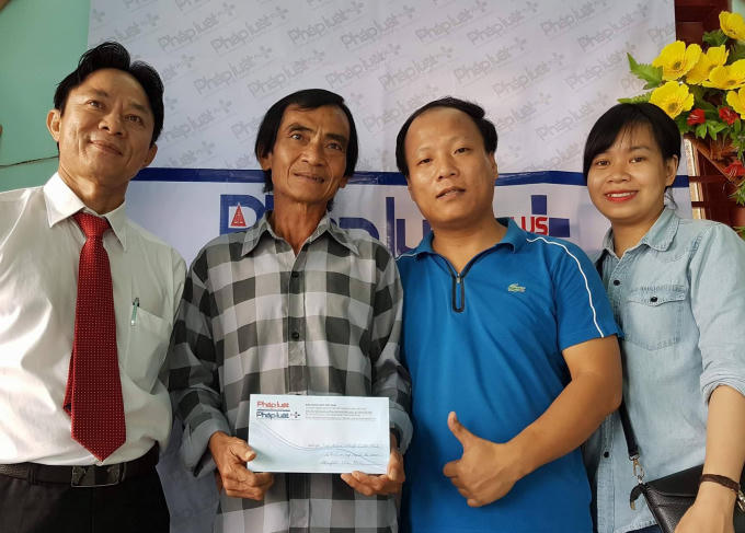 Phóng viên Pháp luật Plus đã có mặt tại nhà riêng của ông Huỳnh Văn Nén để bắt đầu buổi Giao lưu trực tuyến.
