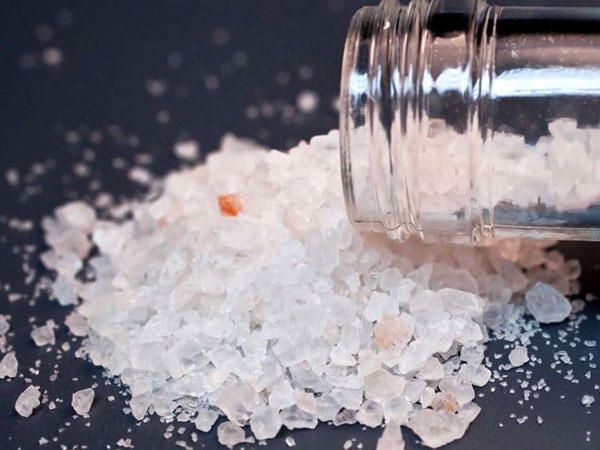 Muối tắm (bath salts).