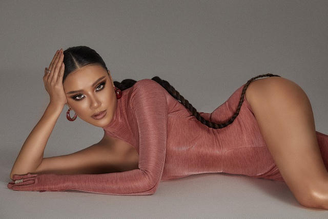 Hình ảnh mới này của Kim Duyên khiến nhiều người cảm thấy rất bất ngờ đến kinh ngạc, bởi Á hậu Hoàn vũ Việt Nam 2019 như lột xác thành một người mới.