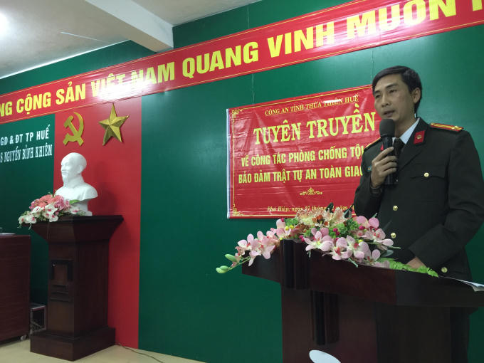 Trung tá Nguyễn Trọng Lành - Phó đội trưởng Đội Dân Vận tổng hợp Phòng PV28 tại buổi tuyên truyền...