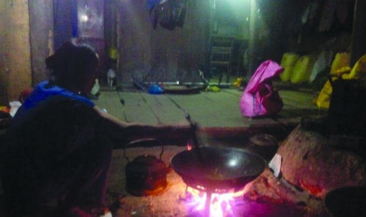 Bếp lửa không những sử dụng để nấu nướng mà còn có vai trò quan trọng trong đời sống tâm linh của người Tày.