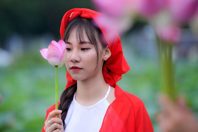 nguoi-do-xo-di-chup-sen-13-1559126943257