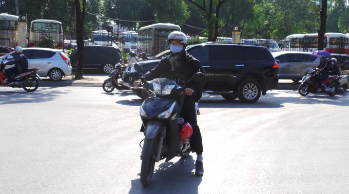 Hà N&ocirc;̣i: Người d&acirc;n co ro dưới