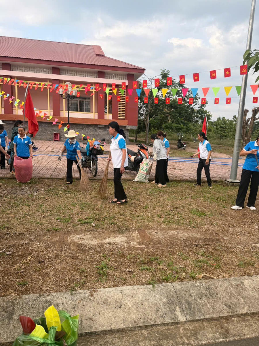 Người dân tự nguyện làm mọi việc với tinh thần phấn khởi và trách nhiệm.