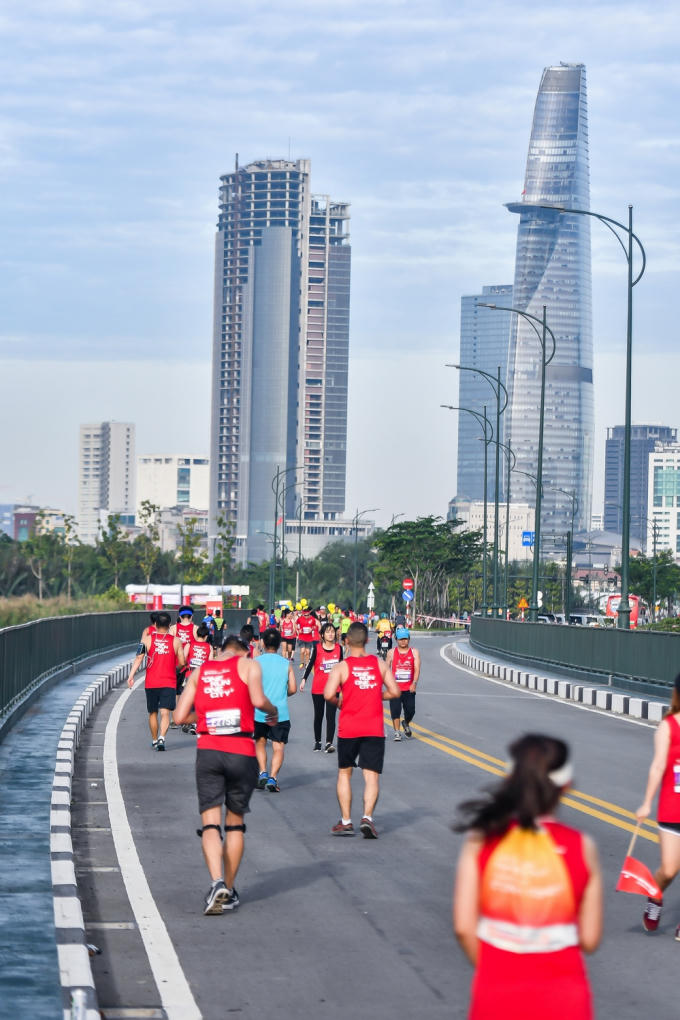 Ba cự ly chính được tổ chức là 42.195km dành cho vận động viên chuyên nghiệp, và các cự ly dành cho vận động viên không chuyên 21.1km 10km diễn ra vào ngày 2/12/2018 và 5km diễn ra vào ngày 1/12/2018.