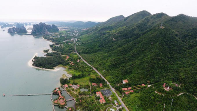 Một g&oacute;c V&acirc;n Đồn (Quảng Ninh). Ch&iacute;nh phủ đ&atilde; đề nghị Quốc hội x&aacute;c định ch&iacute;nh quyền địa phương tại 3 đơn vị h&agrave;nh ch&iacute;nh - kinh tế đặc biệt V&acirc;n Đồn, Bắc V&acirc;n Phong v&agrave; Ph&uacute; Quốc kh&ocirc;ng phải l&agrave; một cấp ch&iacute;nh quyền địa phương, v&agrave; ưu ti&ecirc;n lựa chọn phương &aacute;n ch&iacute;nh quyền địa phương gồm: thiết chế trưởng đơn vị h&agrave;n ch&iacute;nh - kinh tế đặc biệt, c&aacute;c cơ quan chuy&ecirc;n m&ocirc;n trực thuộc v&agrave; trưởng khu h&agrave;nh ch&iacute;nh - Ảnh Zing.