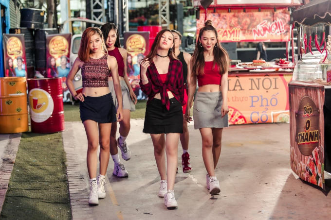 Sau &ldquo;Anh nh&agrave; ở đ&acirc;u thế&rdquo;, Amee li&ecirc;n tục được Kay Trần &ldquo;thả th&iacute;nh&rdquo; trong MV Phố h&agrave;ng n&oacute;ng