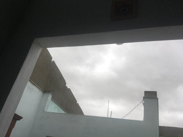 Nhiều căn nhà bị tốc mái hoàn toàn ở xã biển Phú Thuận