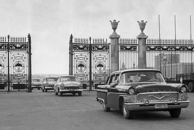 Chiếc GAZ-13 Chaika sản xuất năm 1963.