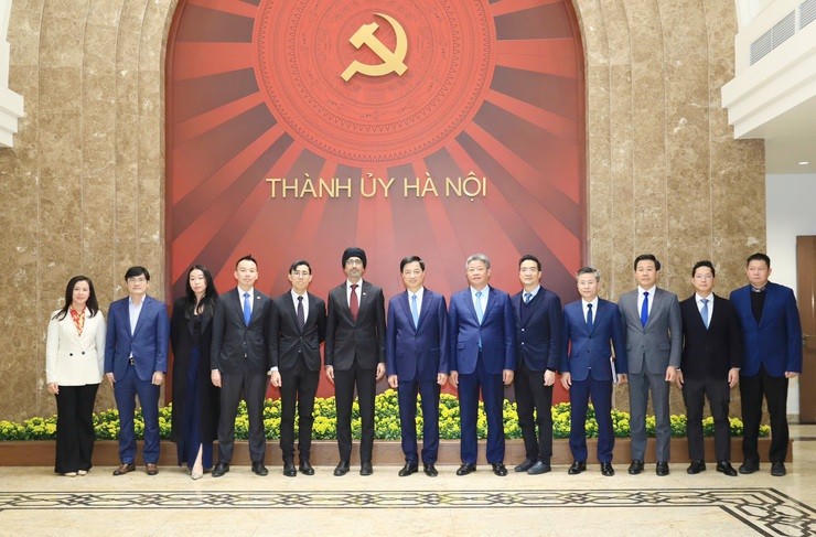 Các đại biểu chụp ảnh lưu niệm tại buổi tiếp.