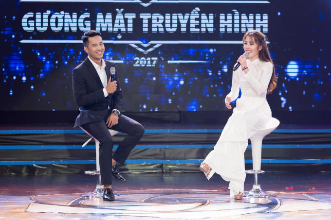 Nam Em rớt nước mắt khi lần đầu h&aacute;t ca kh&uacute;c tự s&aacute;ng t&aacute;c về cha