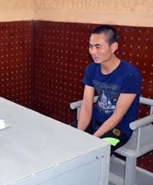 Bảo vệ Đỗ Văn Nam tại cơ quan Công an.