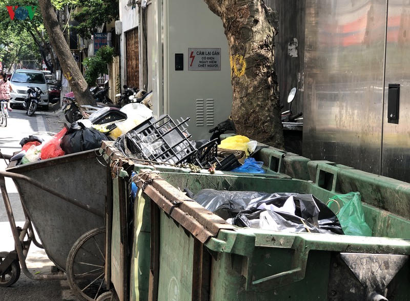 nang nong 40 do, pho phuong ha noi nghet tho vi rac boc mui xu ue hinh 9