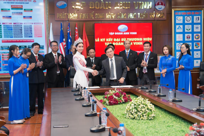 HH Huynh Vy nhan vai tro dai su truong Cao dang Le Quy Don.