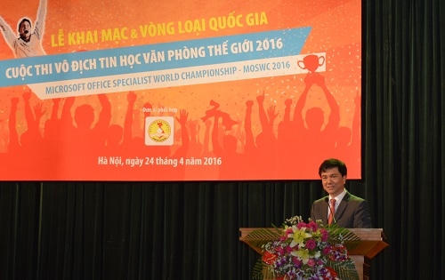 Ông Đoàn Hồng Nam - Trưởng Ban tổ chức MOSWC 2016 chia sẻ thông tin trước khi thí sinh bước vào vòng loại cấp quốc gia.
