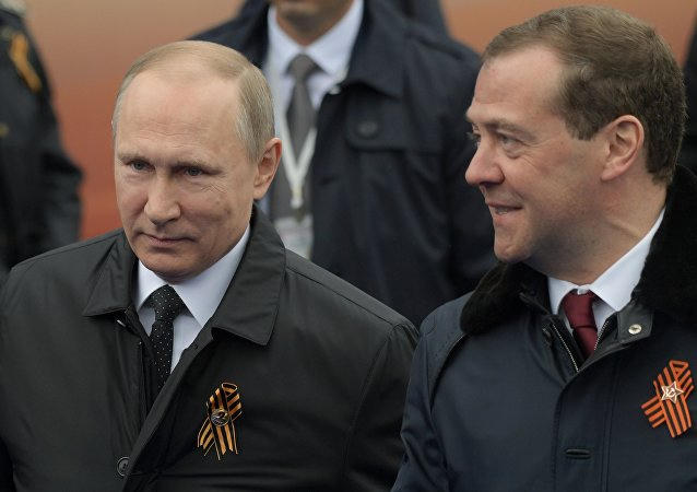 Trước đó, ngày 8/5, Tổng thống Vladimir Putin đã chúc mừng lãnh đạo các nước nhân 72 năm Ngày Chiến thắng, trong đó ông nhấn mạnh Ngày Chiến thắng là sự kiện thiêng liêng và biểu tượng cho tinh thần yêu nước bất diệt của thế hệ cha ông đã sát cánh giải phóng Tổ quốc và toàn nhân loại khỏi chủ nghĩa phát xít.