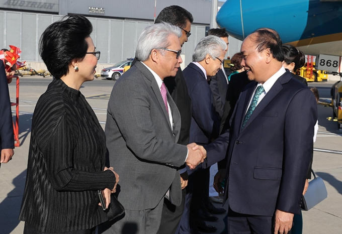 Lễ đón Thủ tướng Nguyễn Xuân Phúc và Phu nhân tại sân bay quốc tế Viên. Ảnh: Thống Nhất (TTXVN)