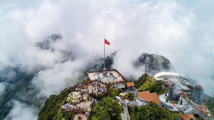 Đỉnh Fansipan - điểm đến thu hút khách du lịch tại Sa Pa.