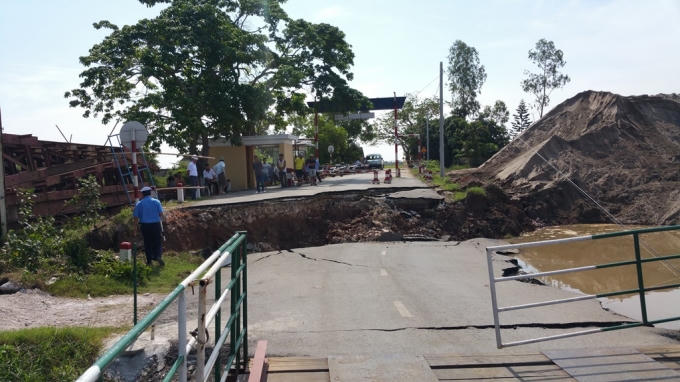 Cầu phao giữa địa phận Thái Bình và Hải Phòng.