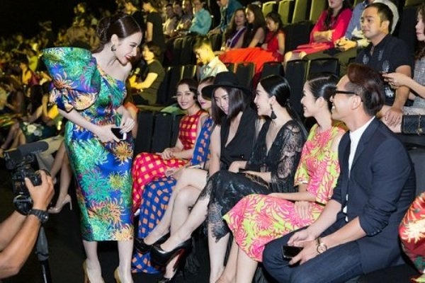 Hành động được cho là Ngô Thanh Vân "phớt lờ" đàn em.