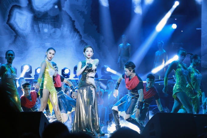 Bằng Kiều lần đầu h&aacute;t bolero tr&ecirc;n s&acirc;n khấu