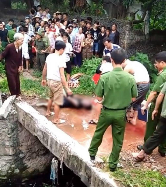 Ngay sau đó lực lượng chức năng có mặt để điều tra nguyên nhân sự việc.