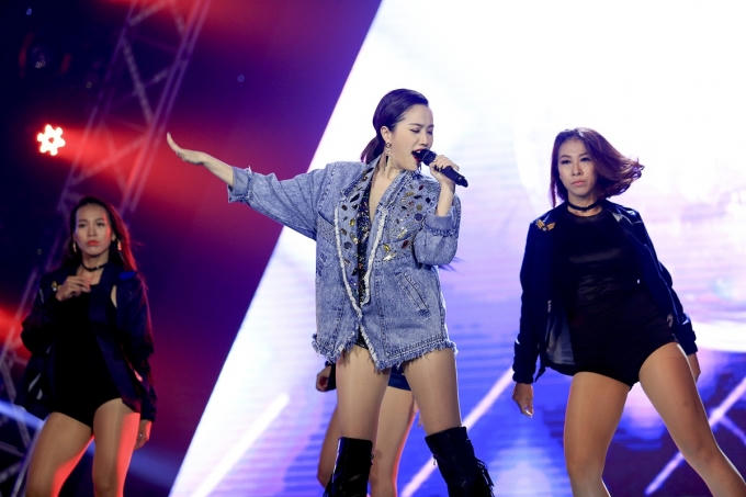 Hương Tr&agrave;m t&igrave;nh tứ mặn nồng b&ecirc;n Quang H&agrave;