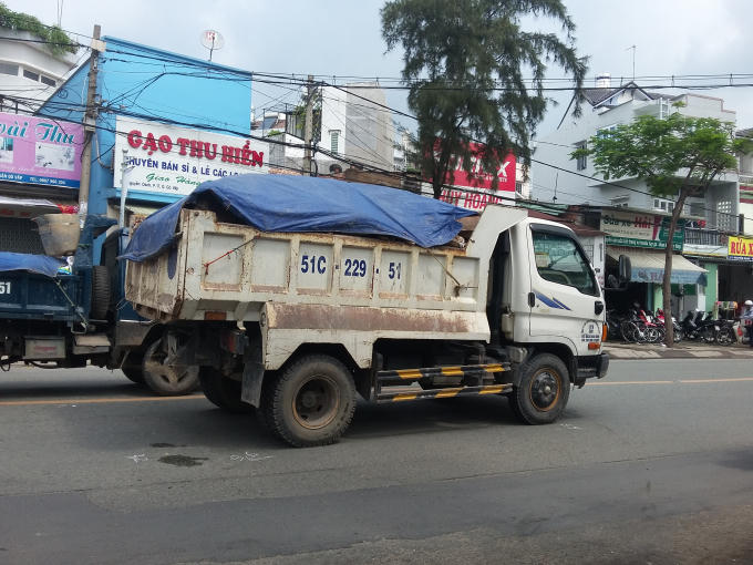 Chiếc xe ben tại hiện trường.