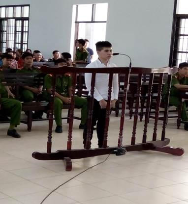 Lê Trung Huy tại phiên tòa.