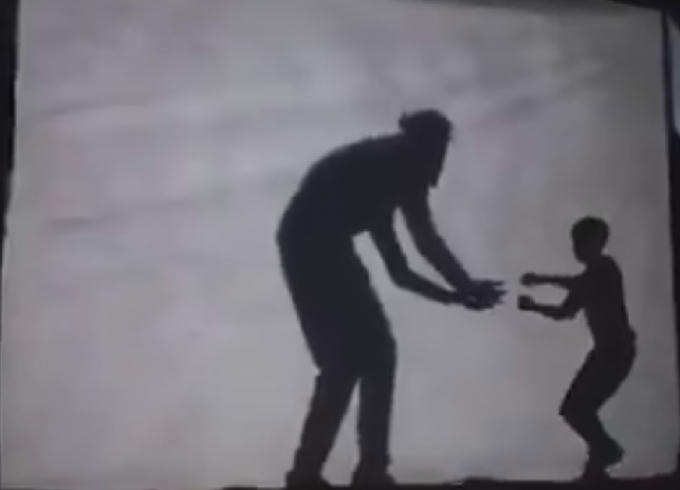 Phần trình diễn gây cảm động khi đề cao sự hi sinh của người mẹ.