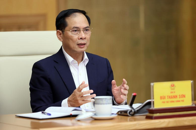 Phó Thủ tướng Bùi Thanh Sơn chủ trì cuộc họp cho ý kiến về Đề án tổ chức Hội chợ quốc gia mùa xuân 2026 - Ảnh: VGP/Hải Minh.