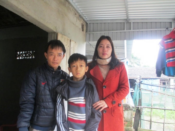 Anh Dương còn con và cô giáo.