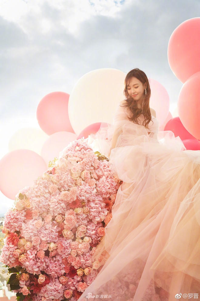 Sau khi công khai, Đường Yên và La Tấn không thường xuyên xuất hiện bên cạnh nhau. Họ tránh nhắc đến đối phương vì không muốn mang chuyện tình cảm của mình lên mặt báo.