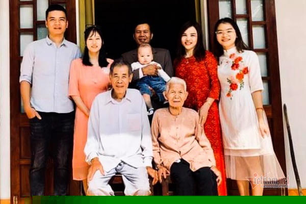 Cùng với nhiều gia đình khác, gia đình của thầy Việt có đến 10 người theo nghề giáo viên.